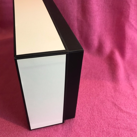 Chanel Gift Box - Picture 7 of 11
